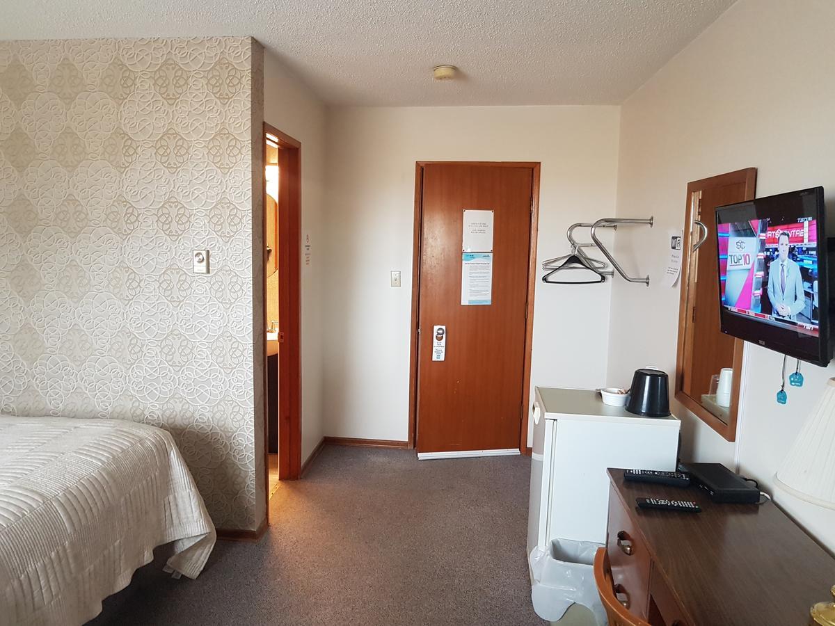 Spruce Woods Inn Glenboro Εξωτερικό φωτογραφία